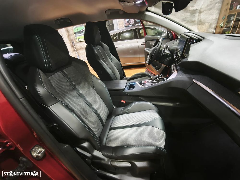 Peugeot 3008 225 e-EAT8 Allure - 26