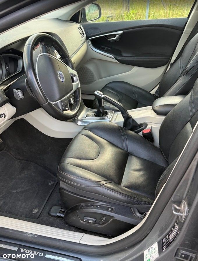 Volvo V40 D2 Summum - 9