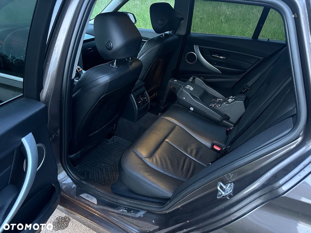 BMW Seria 3 320d Efficient Dynamics Sport Line - 12