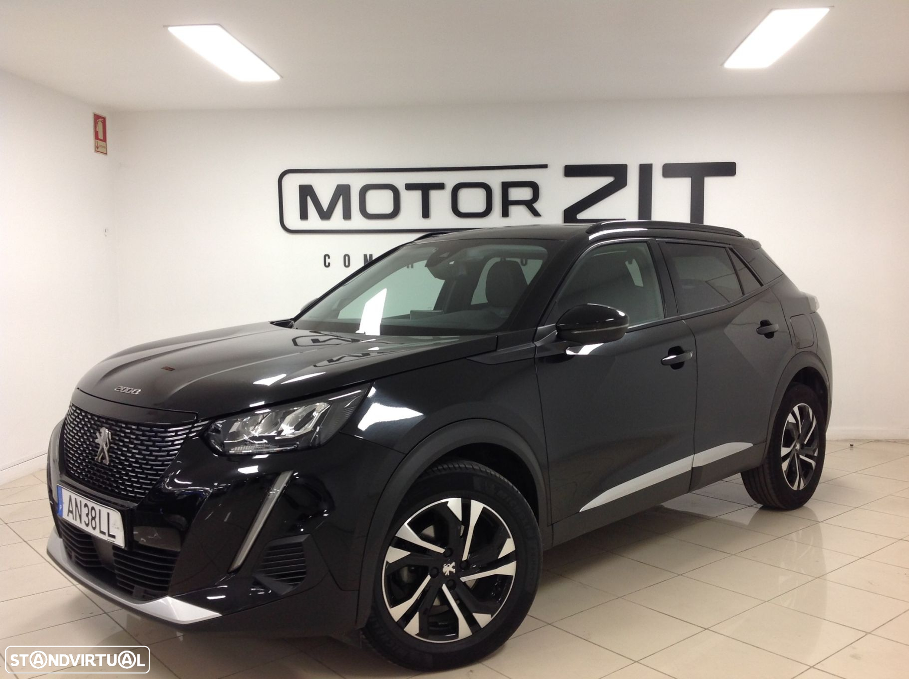 Peugeot 2008 1.2 PureTech Allure - 3