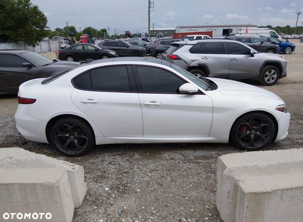 Alfa Romeo Giulia 2.0 Turbo 16V AT8-Q4 Ti - 8