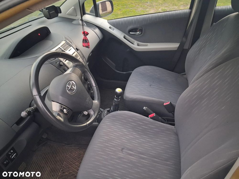 Toyota Yaris 1.33 Luna - 16