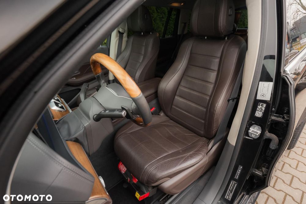 Mercedes-Benz GLS - 12