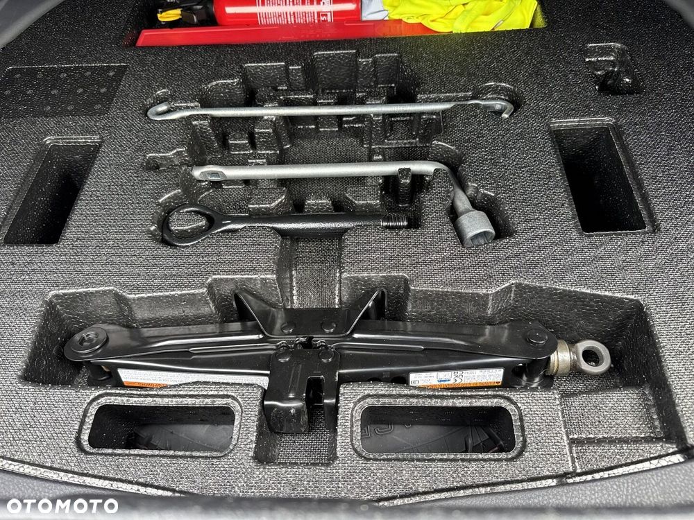 Toyota Camry 2.5 Hybrid Comfort CVT - 27