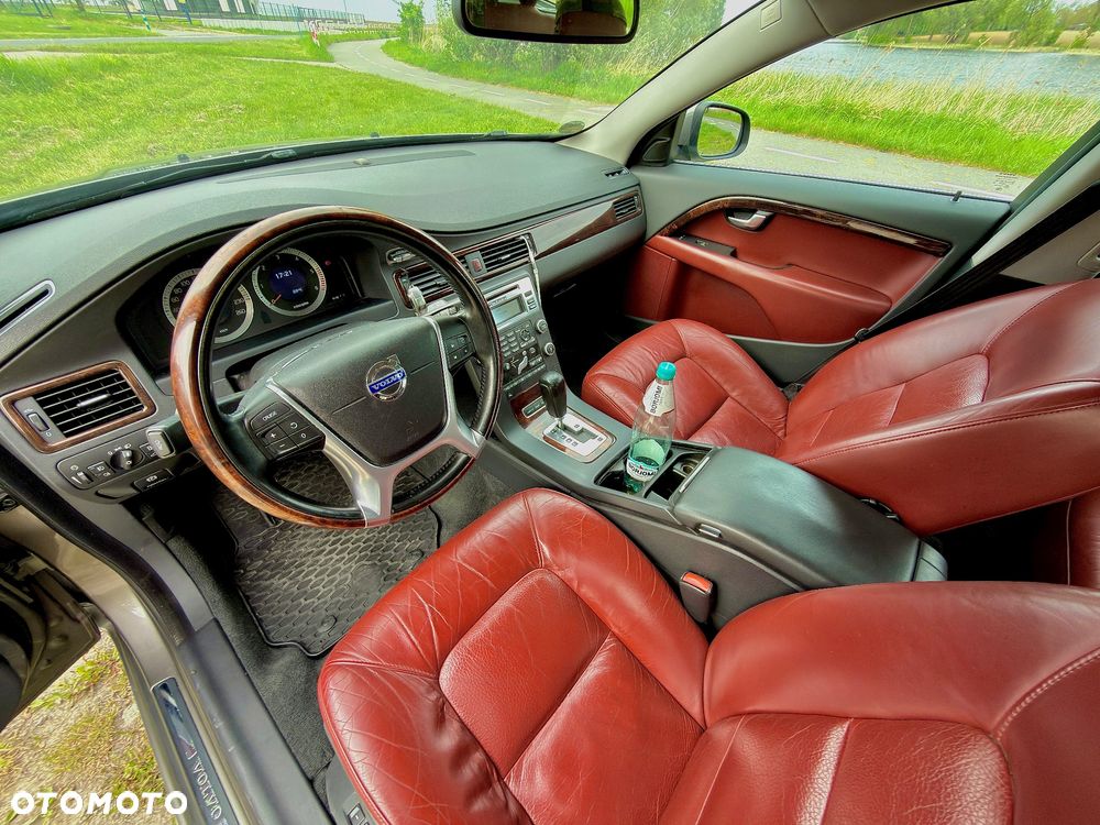 Volvo V70 D5 AWD Summum - 9