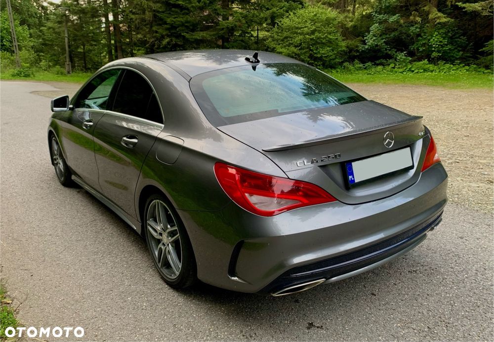 Mercedes-Benz CLA 250 4-Matic AMG Line - 10