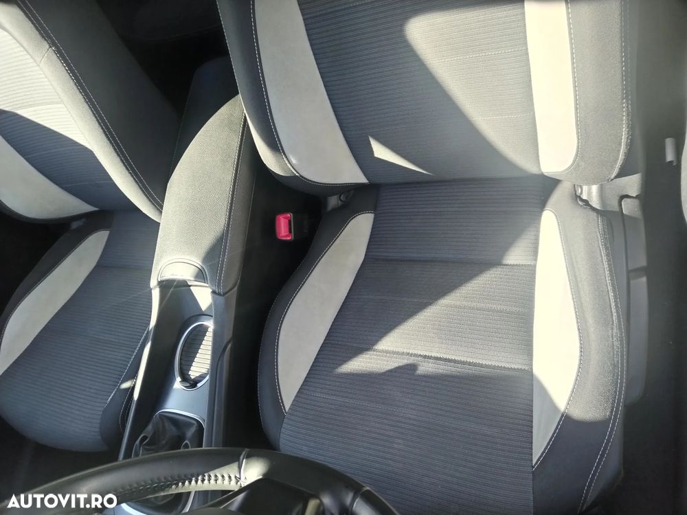 Toyota Avensis Combi 1.8 Comfort - 16