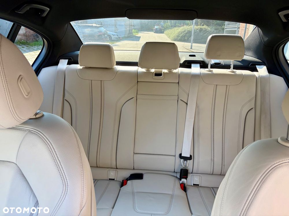BMW Seria 5 520d xDrive - 14