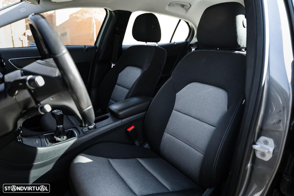 Mercedes-Benz GLA 180 CDI Urban - 26