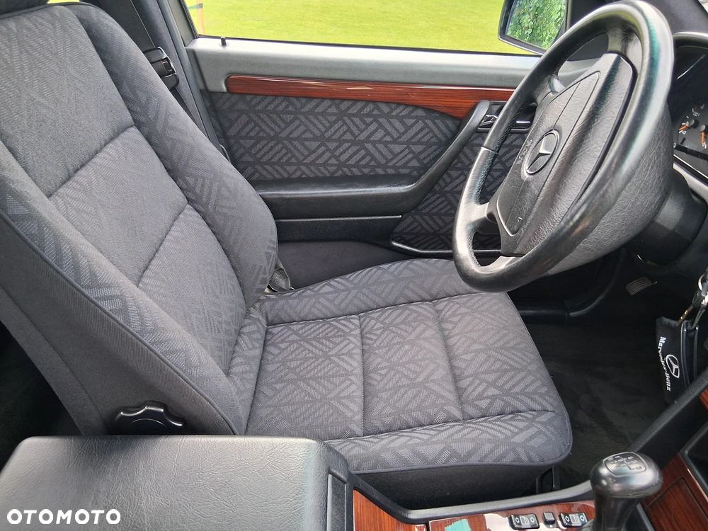 Mercedes-Benz Klasa C 220 D Classic - 30