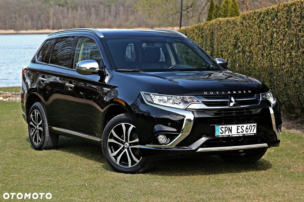Mitsubishi Outlander - 2