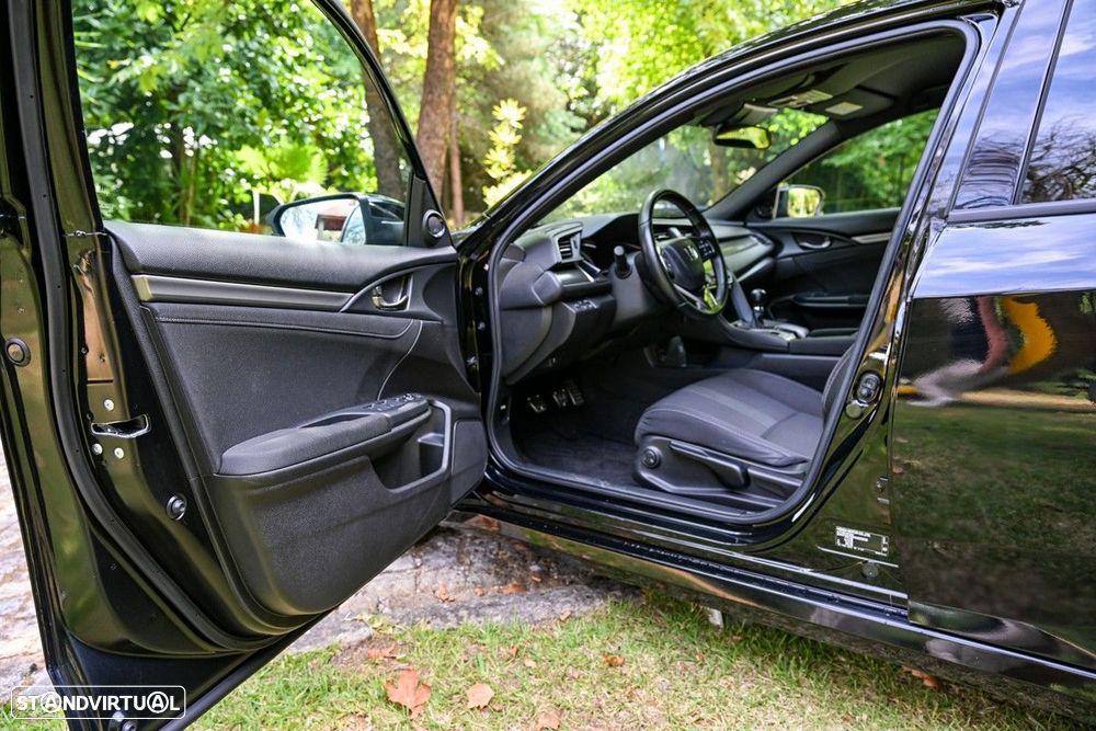 Honda Civic 1.0 i-VTEC Executive - 27