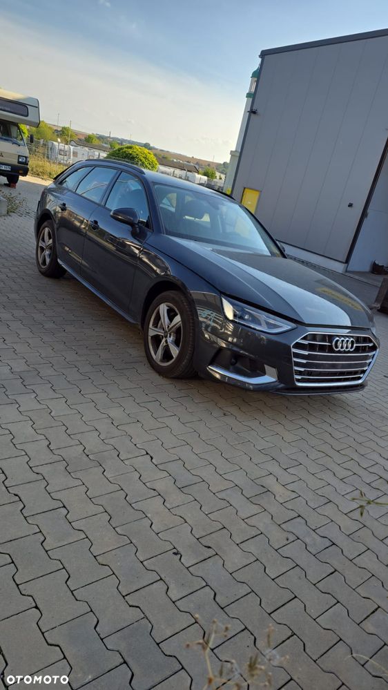 Audi A4 Avant 40 TFSI S tronic - 11