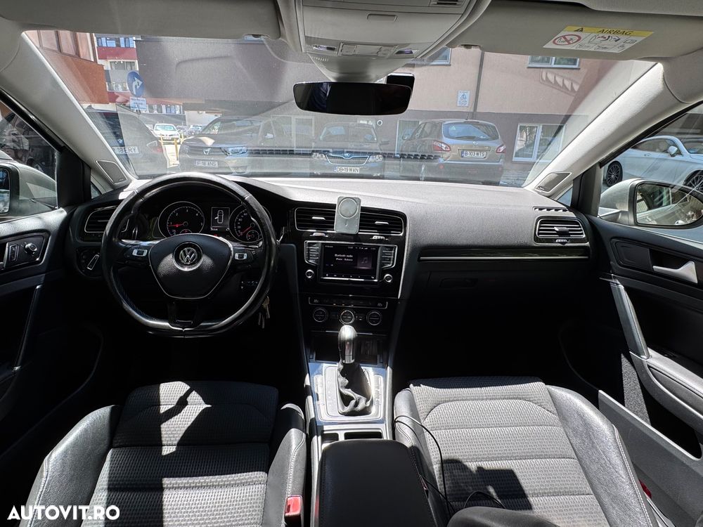 Volkswagen Golf - 6