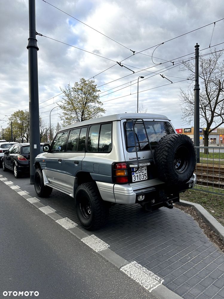 Mitsubishi Pajero - 4
