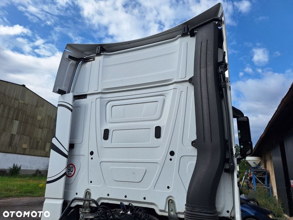 Versalift Actros 1845 - 33