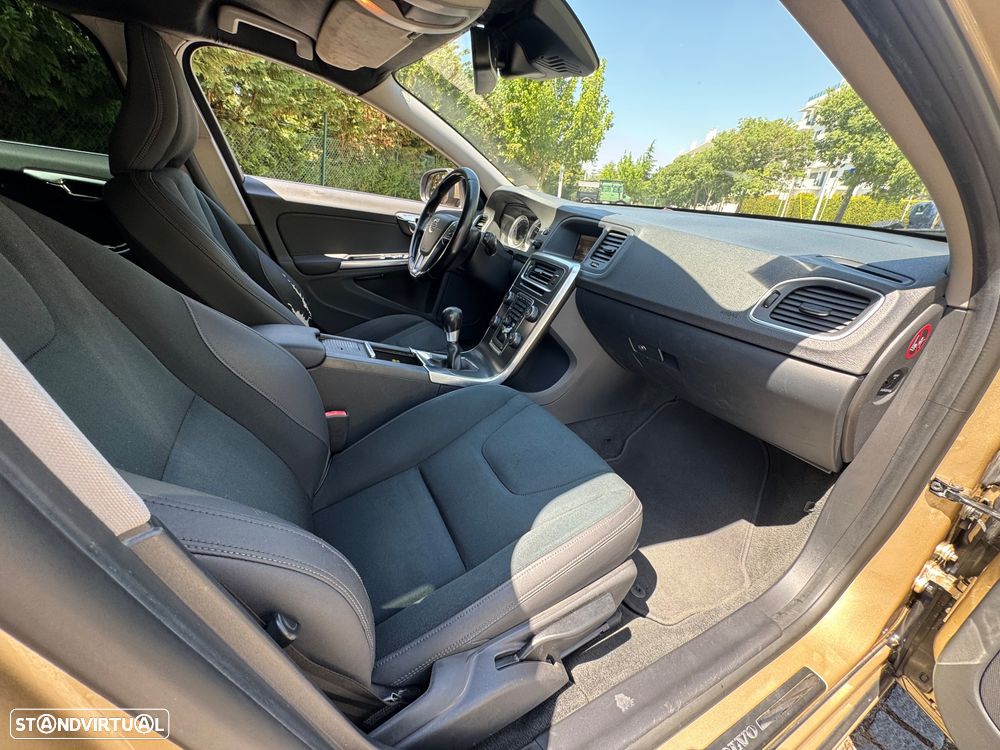 Volvo V60 2.0 D3 Momentum - 10