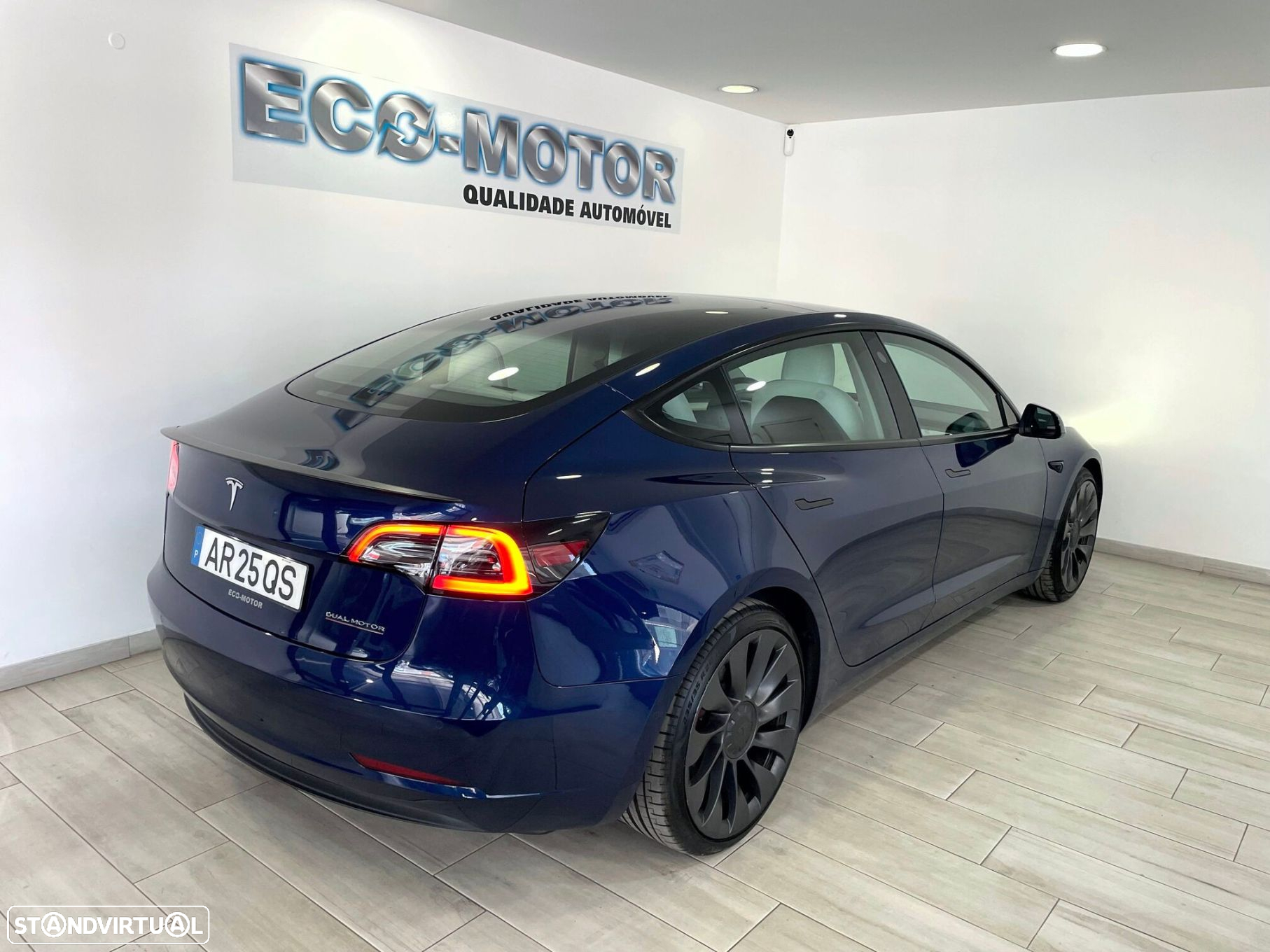 Tesla Model 3 - 3