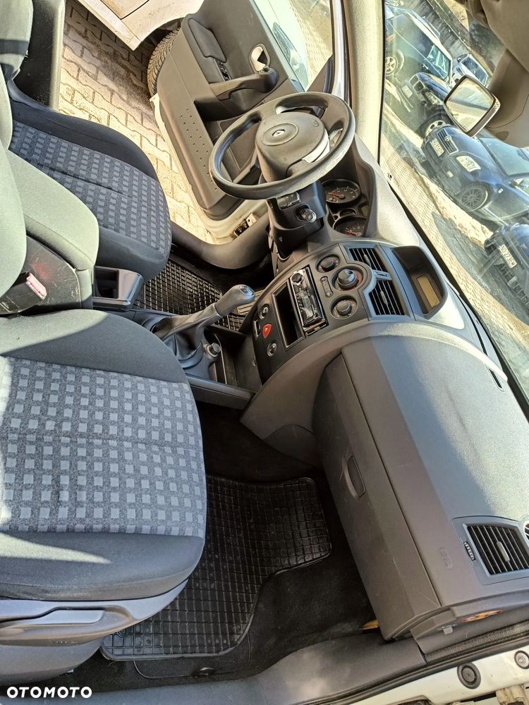 Renault Megane 1.6 Dynamique - 11