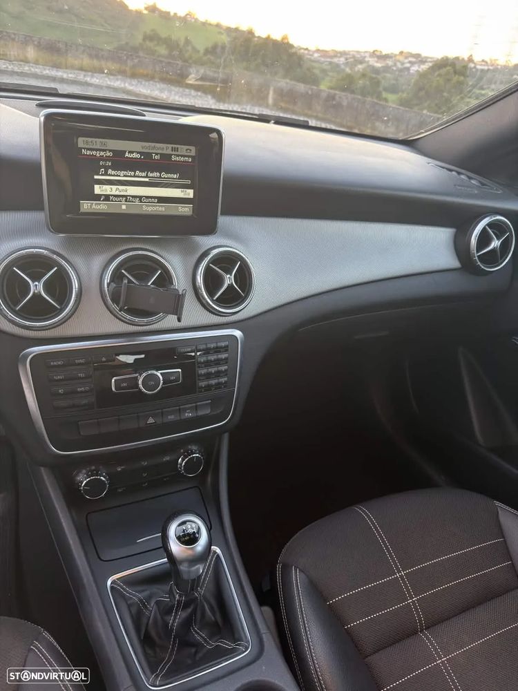 Mercedes-Benz CLA 180 d Shooting Brake Urban - 10