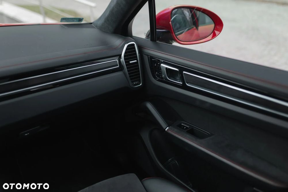Porsche Cayenne GTS - 23