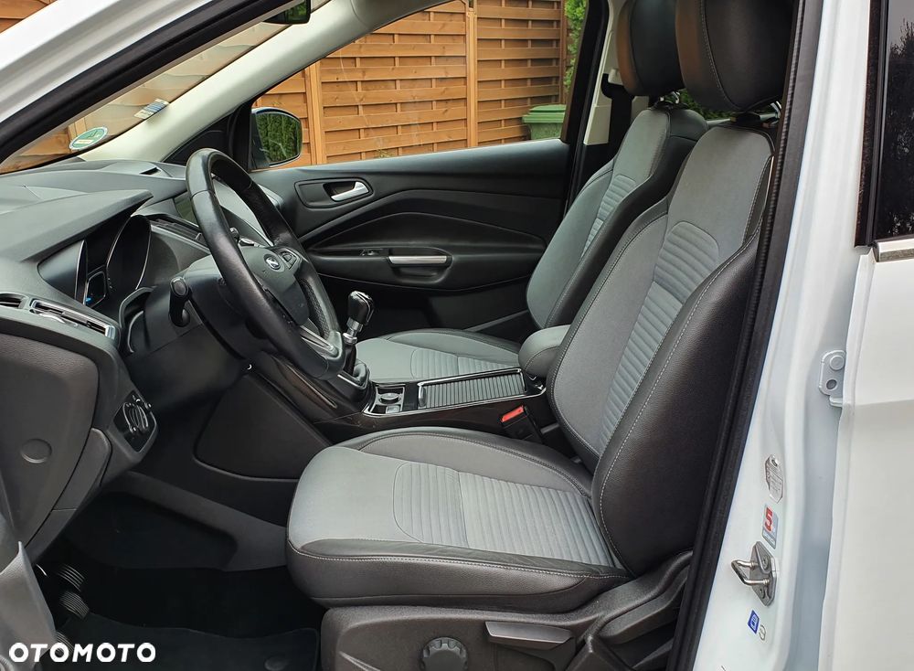 Ford Kuga 2.0 TDCi 2x4 Titanium - 17