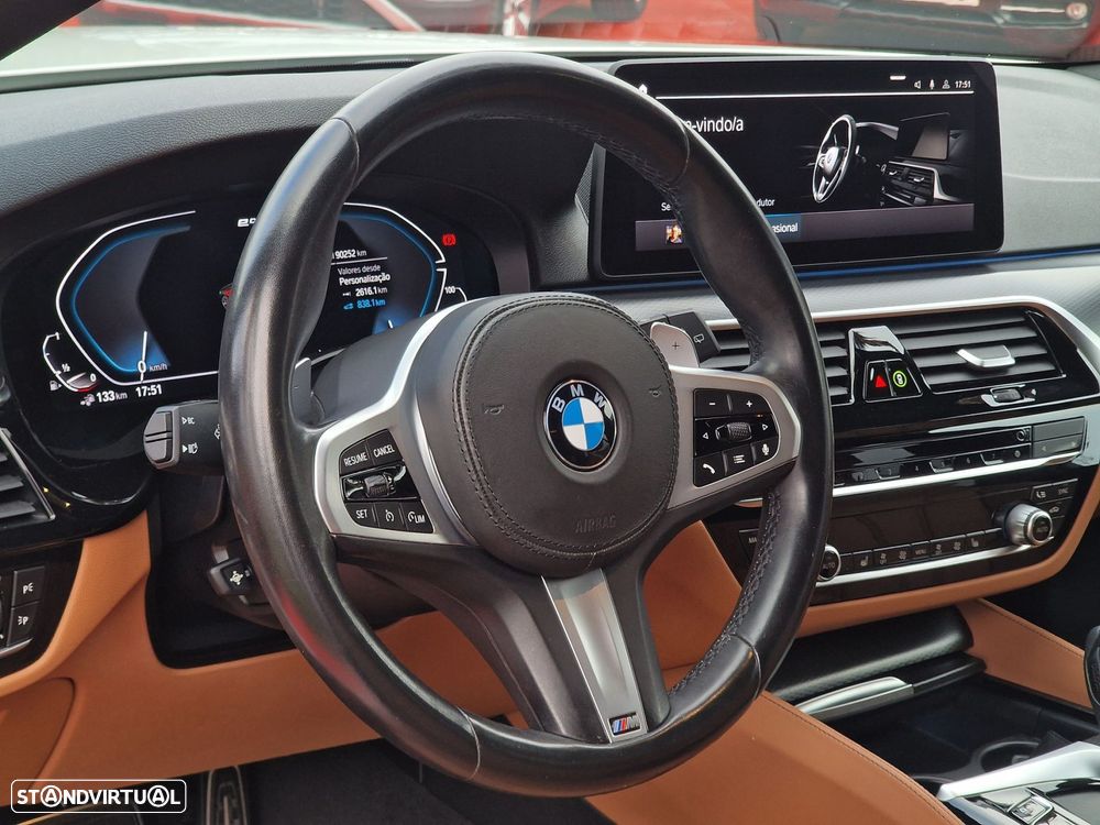 BMW 530 e Pack Desportivo M - 19