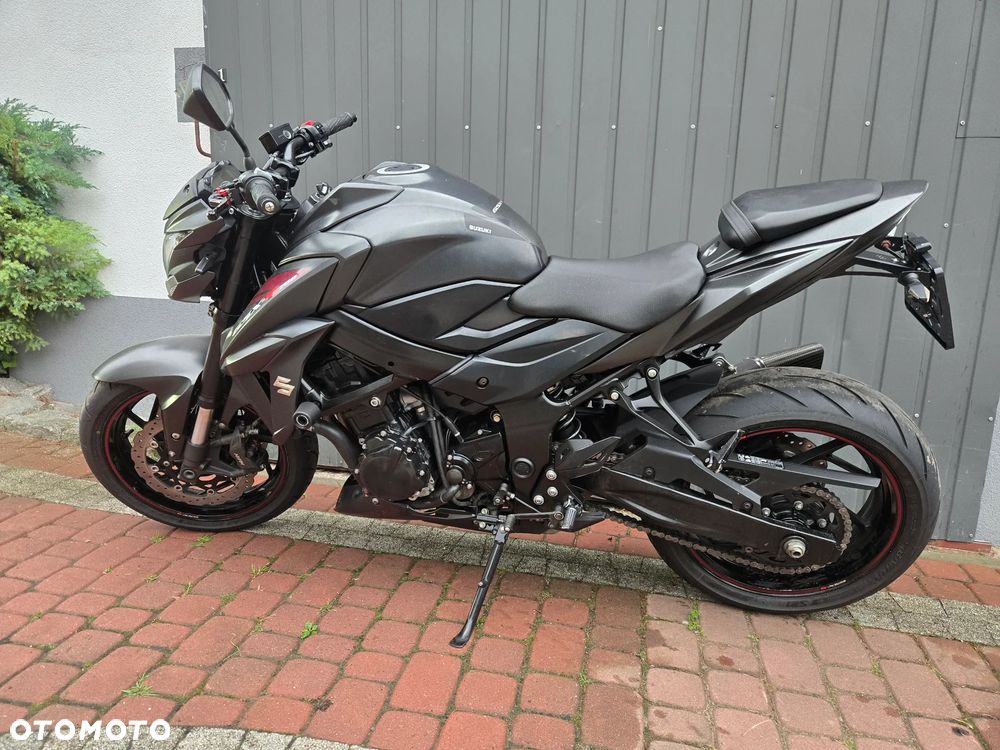 Suzuki GSX - 3