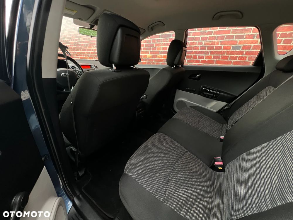 Kia Ceed - 11