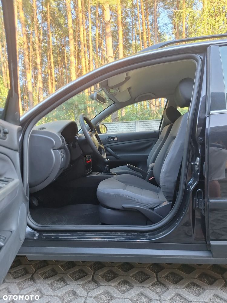 Volkswagen Passat 1.9 TDI Comfortline - 23