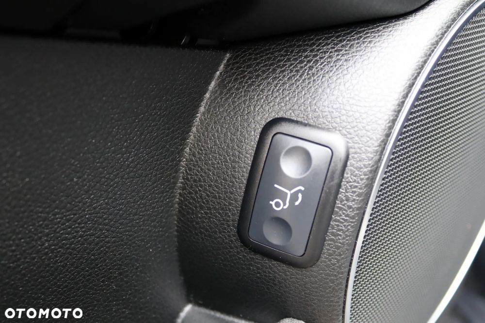 Mercedes-Benz Klasa C 180 BlueEFFICIENCY 7G-TRONIC Avantgarde - 33