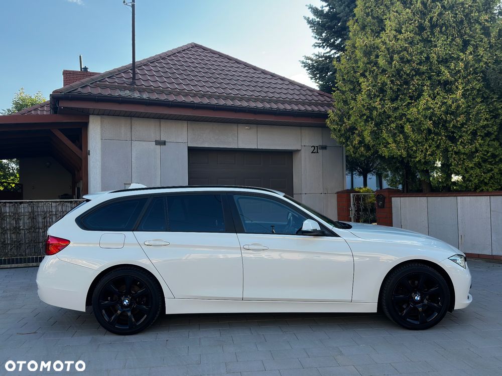 BMW Seria 3 320d Sport Line - 12
