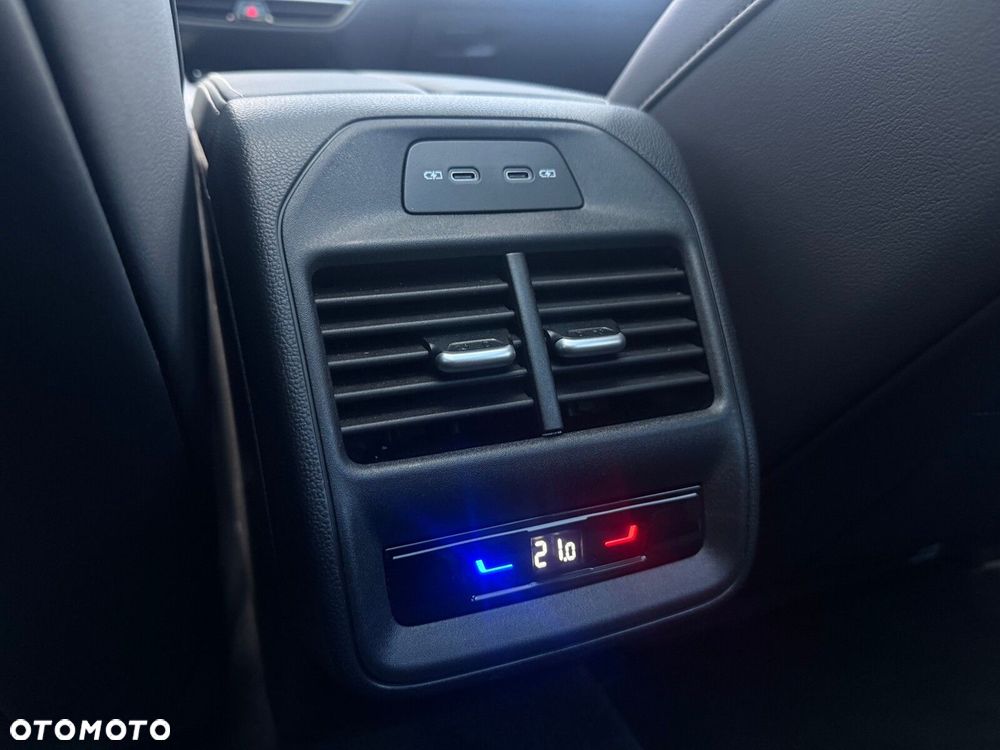 Volkswagen Passat Variant 2.0 TDI SCR 4Mot R-Line Plus DSG - 14