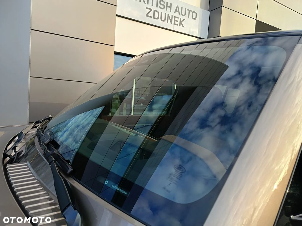 Land Rover Defender - 12