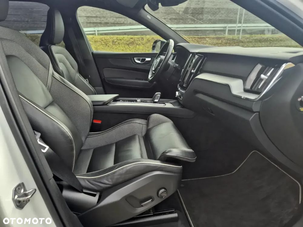 Volvo XC 60 B4 B R-Design - 18