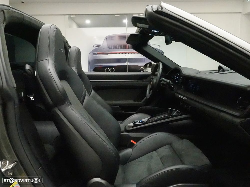 Porsche 911 (992) Targa 4 GTS PDK - 30