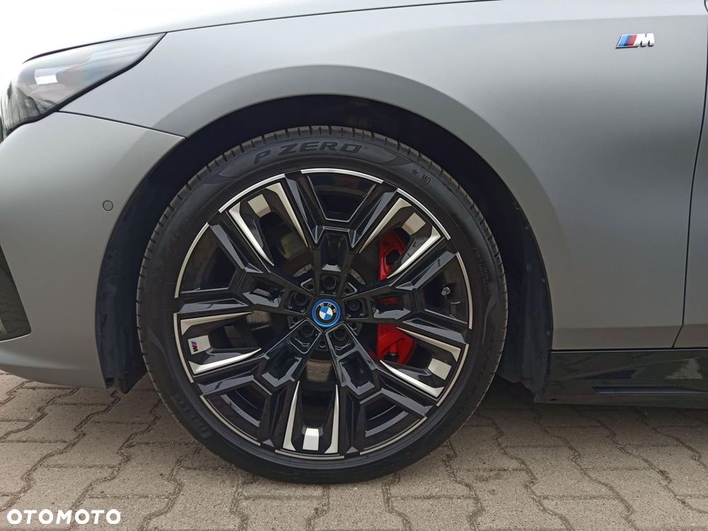 BMW i5 - 11