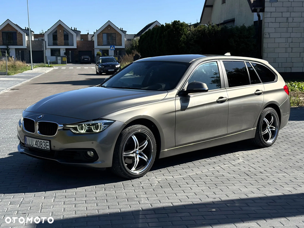 BMW Seria 3 320i GPF xDrive Luxury Line