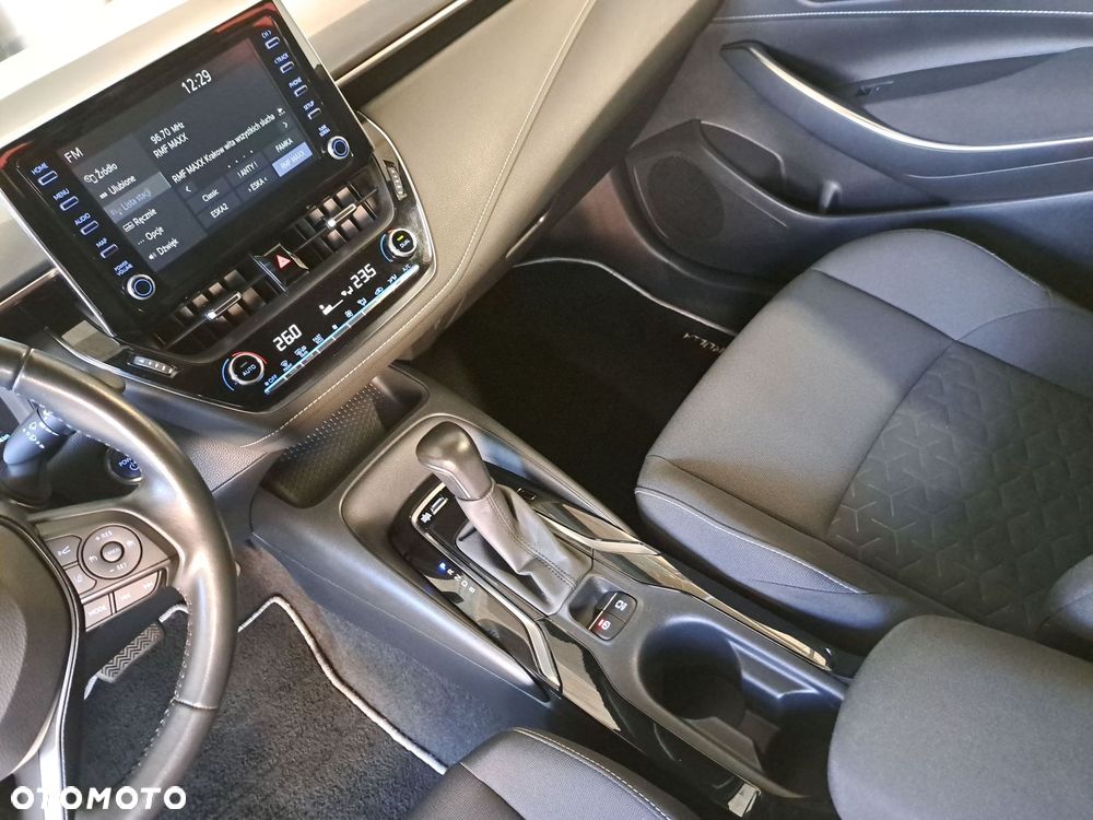 Toyota Corolla 1.8 Hybrid Comfort - 29