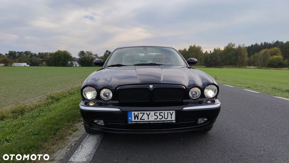 Jaguar XJ - 12