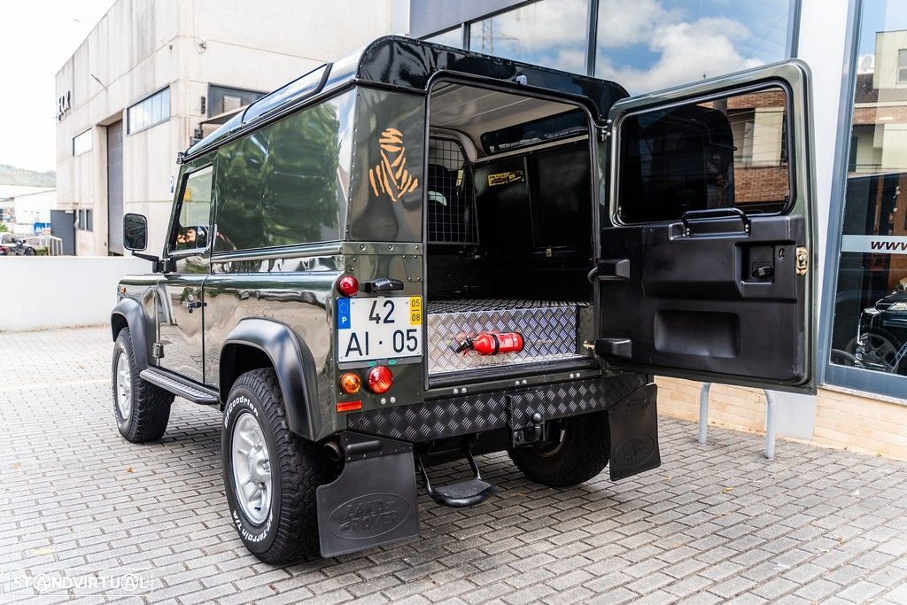 Land Rover Defender - 41