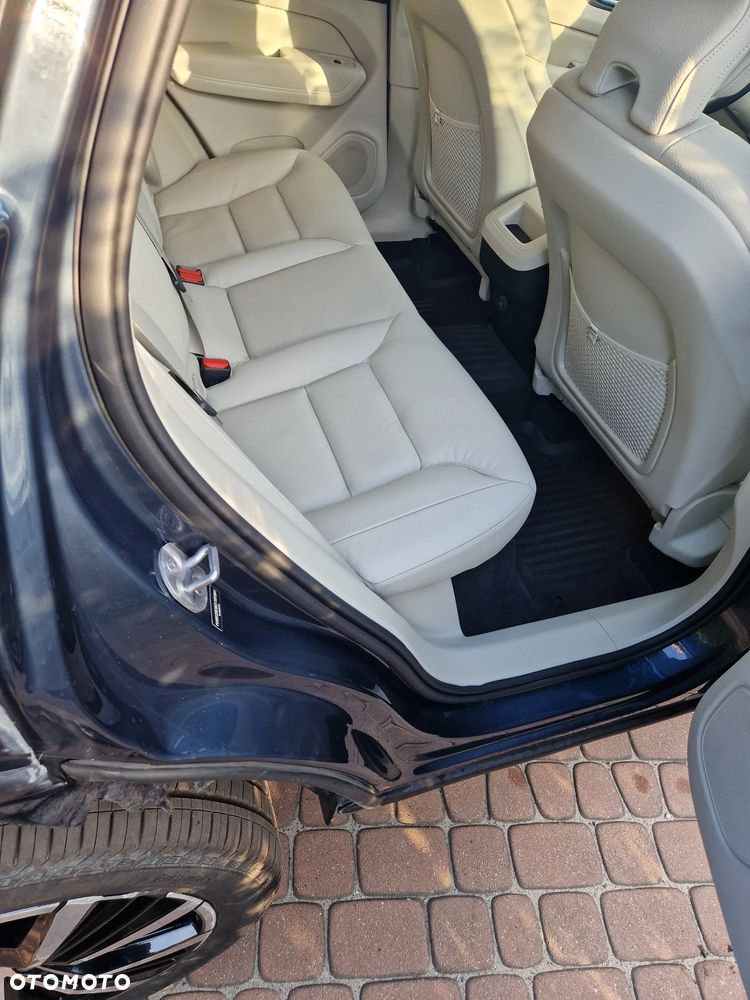 Volvo XC 60 B5 B AWD Plus Dark - 9