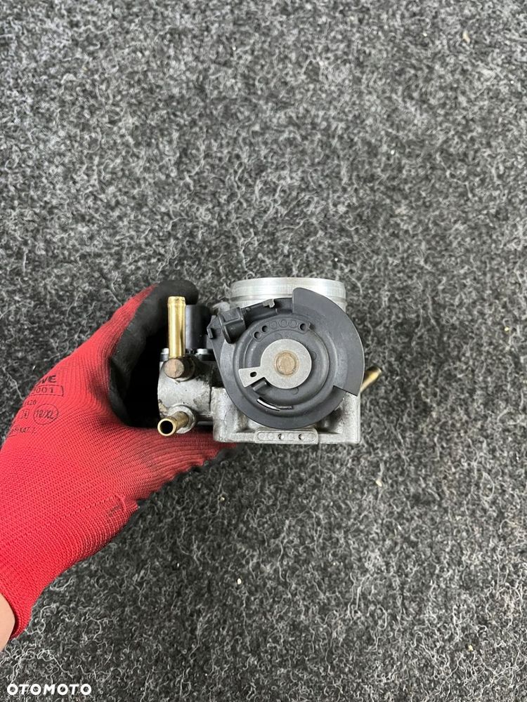 audi a3 8l 1.6 8v przepustnica 06A133064J - 7