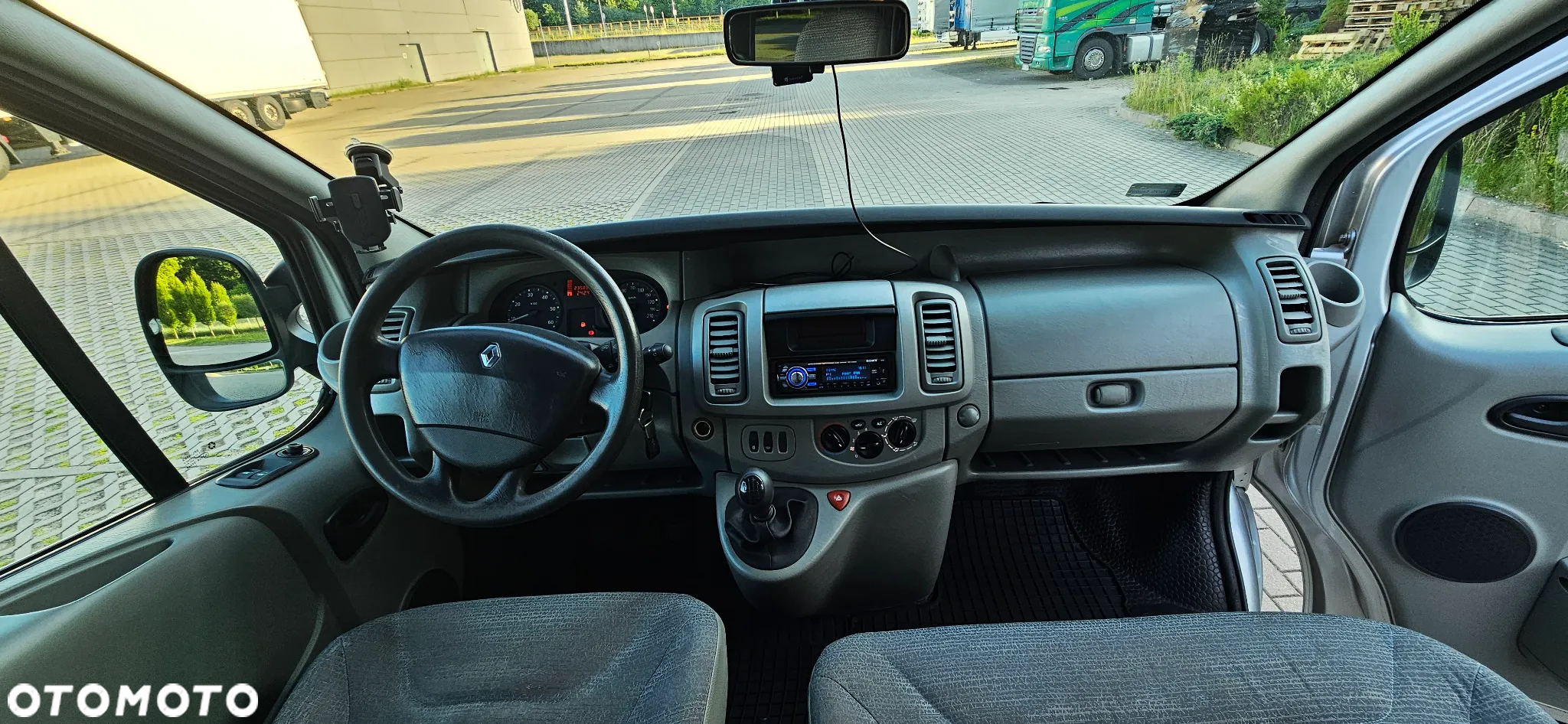 Renault Trafic 2.0 dCi 90 Combi L2H1 - 10