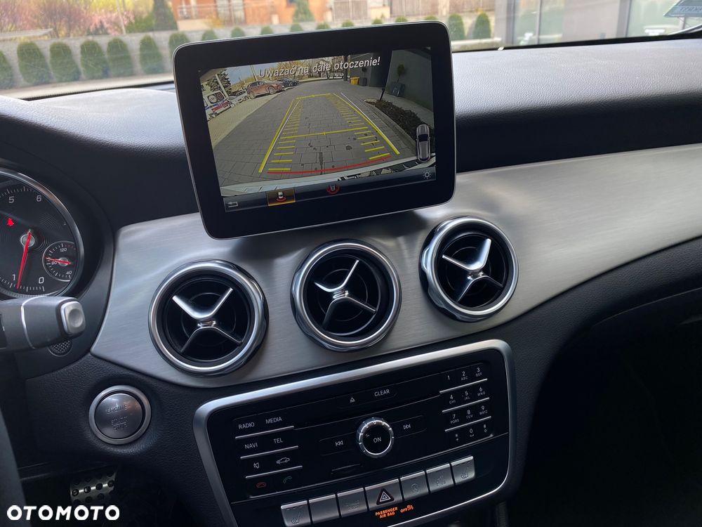 Mercedes-Benz GLA 200 7G-DCT AMG Line - 38