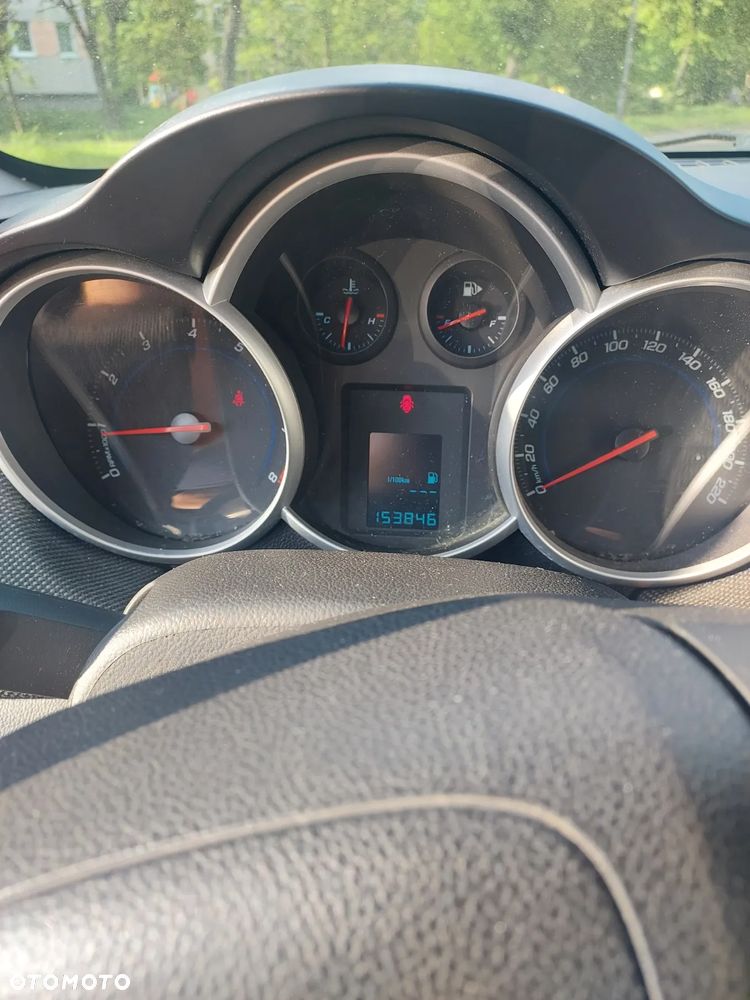 Chevrolet Cruze 1.6 Base - 9