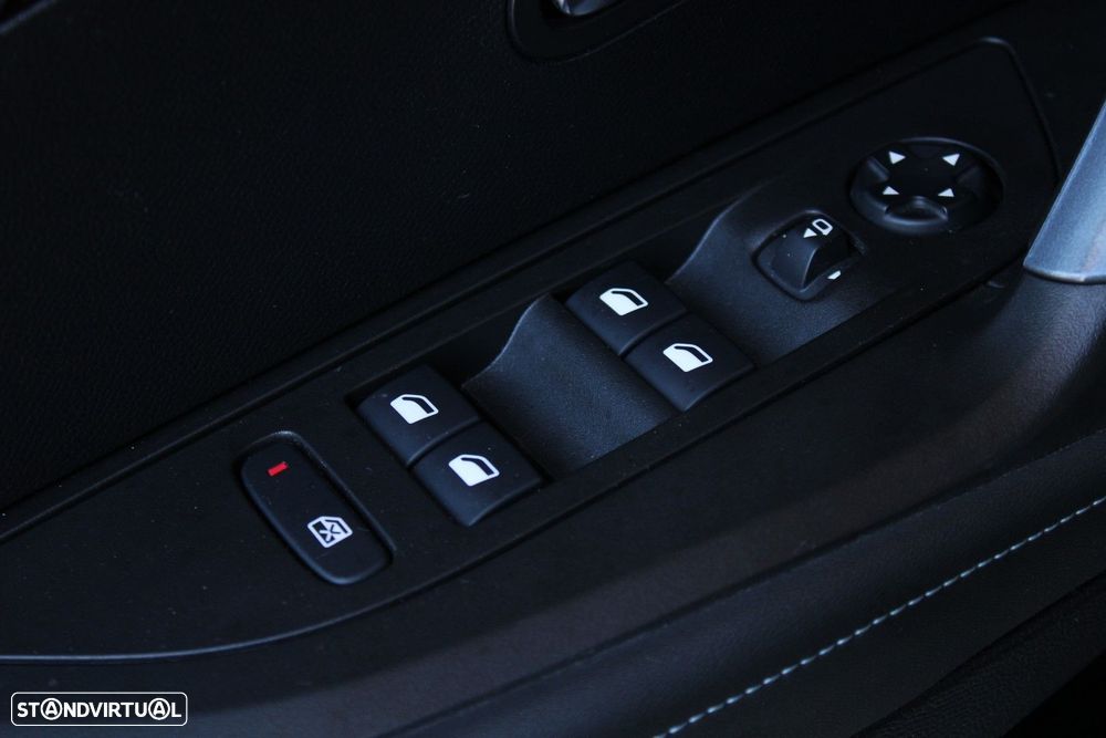 Peugeot e-2008 Allure - 44