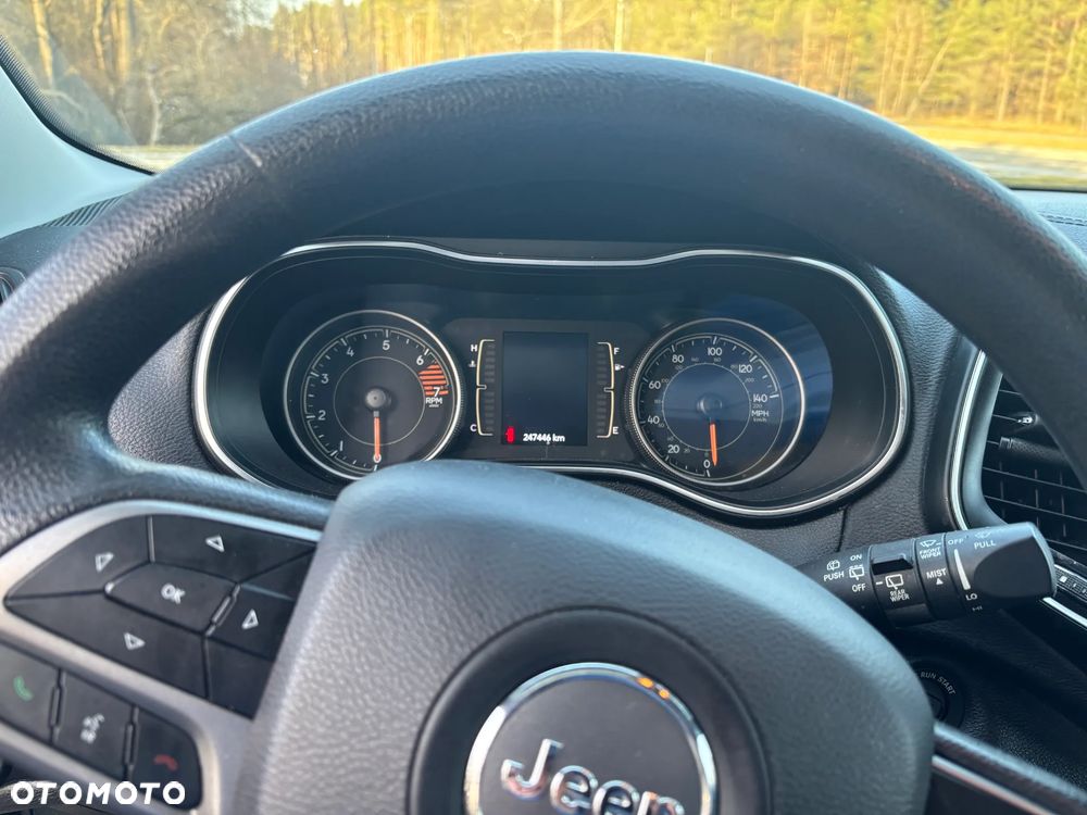 Jeep Cherokee - 11
