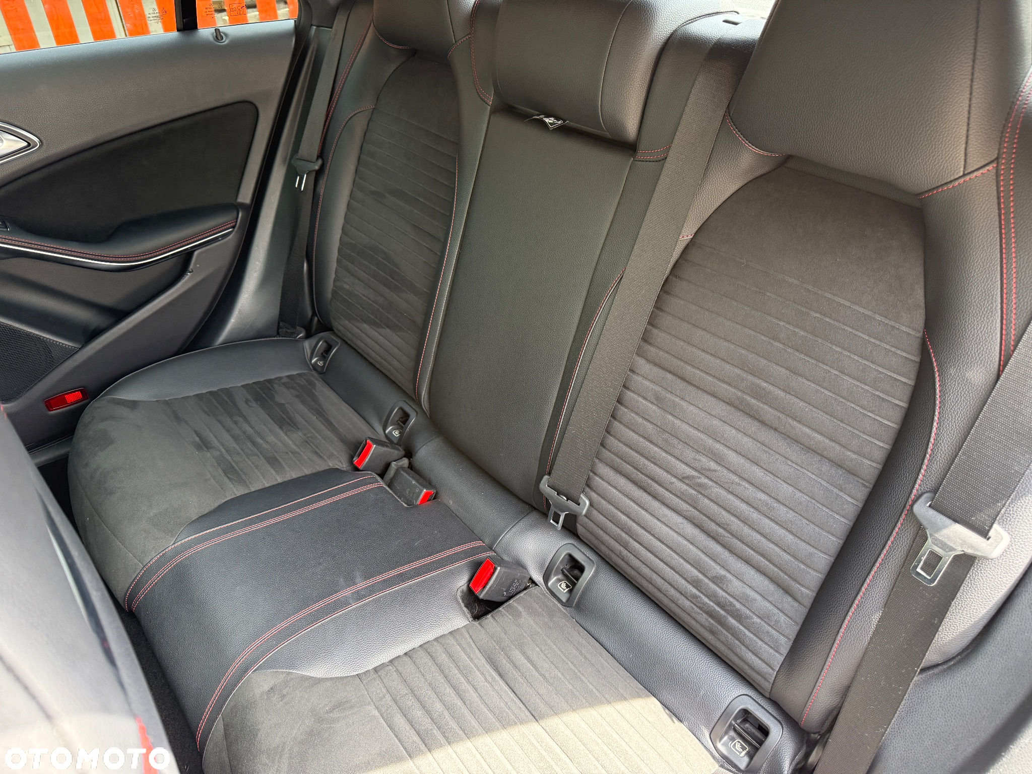 Mercedes-Benz CLA 220 4-Matic AMG Line - 14