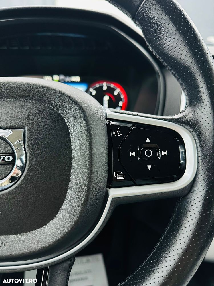 Volvo XC 90 D5 AWD Geartronic Momentum - 37